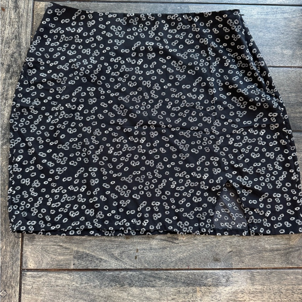 Lightweight Floral Black and White Women's Skirt